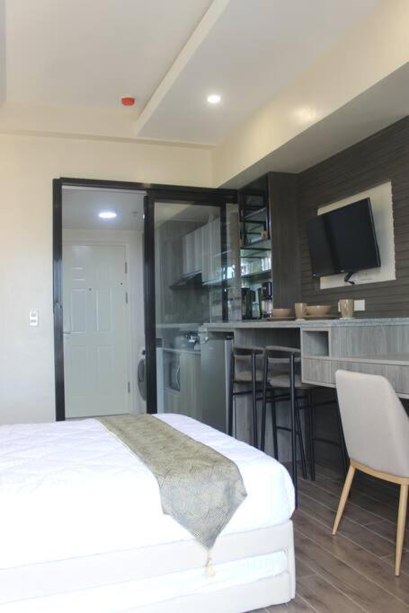 Condo Near Ayala Cebu City W Wifi Balcony Екстериор снимка