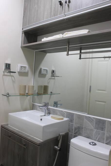 Condo Near Ayala Cebu City W Wifi Balcony Екстериор снимка