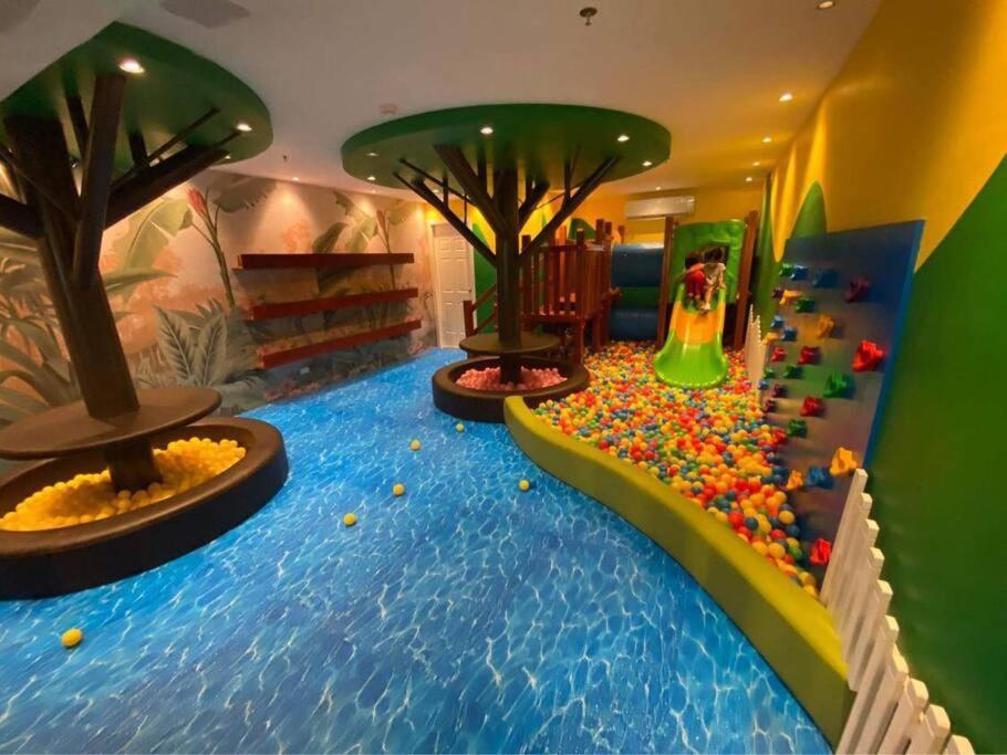 Condo Near Ayala Cebu City W Wifi Balcony Екстериор снимка